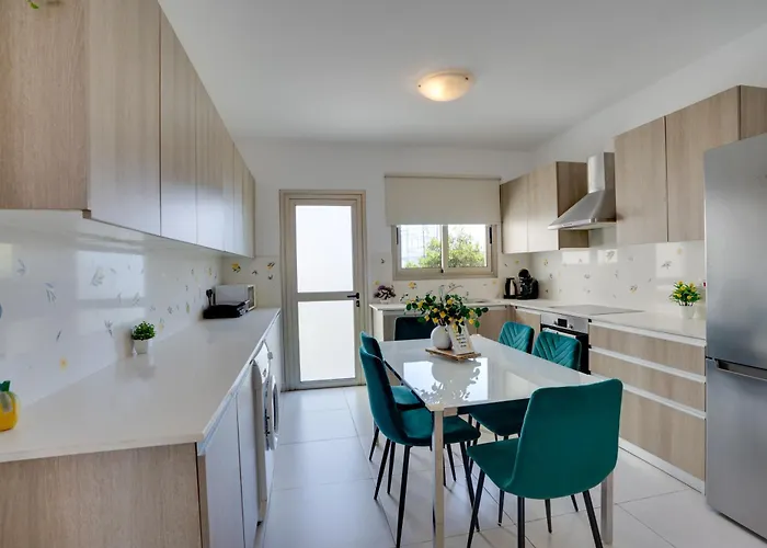 Lemon Paradise Centre 200m From Λάρνακα